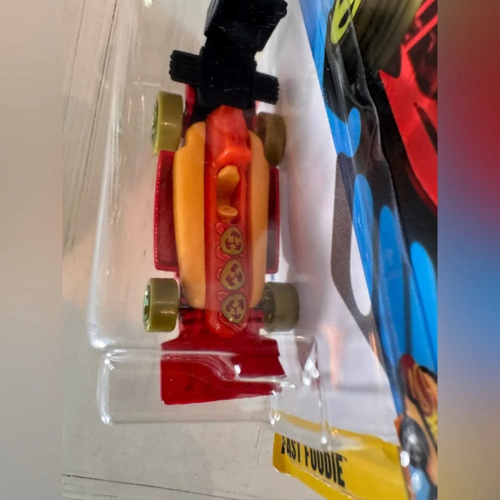 Hot Wheels Street Wiener “Spicy Dog” 85/250 – 2025 Fast Foodie 1/5